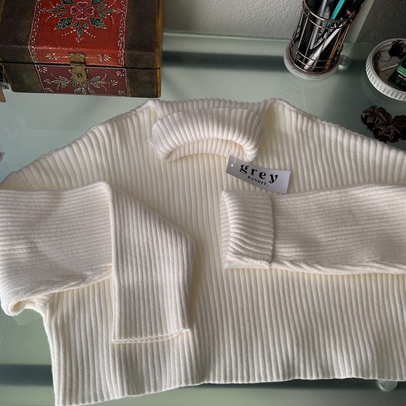 White sweater - Picture 3 of 4